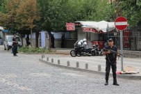 DİYARBAKIR EMNİYET MÜDÜRLÜĞÜ - Sokağa Çıkma Yasağını Polis Zırhlı Araçla Duyurdu