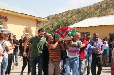 Tunceli'de Çatışma Arasında Kalarak Hayatını Kaybeden Ayfer Günhan'ın Cenazesi Defnedildi