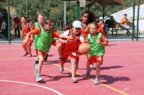 KUPA TÖRENİ - Başakşehir Spor Parkları Spor Turnuvası Başladı