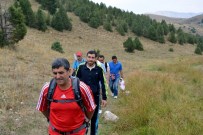 DEREDOLU - Gümüşhaneli Dağcılardan Kelkit'te Sonbahar Yürüyüşü