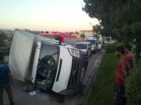 HUZUR MAHALLESİ - Kamyonetle Otomobil Çarpıştı Açıklaması 2 Yaralı
