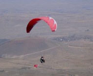 Yamaç Paraşütçüleri Şehitler İçin Uçtu