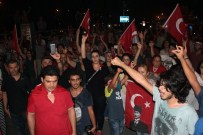 TERÖRE LANET - Adana'da Terör Olayları Geç Saatlere Kadar Protesto Edildi