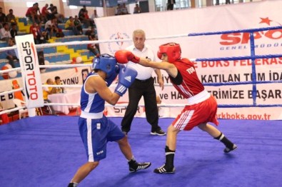 Cumhurbaşkanlığı Boks Turnuvası'nda Çeyrek Final Maçları Oynandı