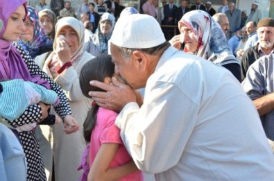 Hacı Adayları Dualarla Uğurlandı