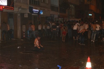 HDP Önünde Toplanan Kalabalığa Müdahale