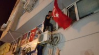 Hopa'da HDP Binasına Türk Bayrağı Asıldı
