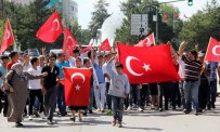DAĞLıCA - Terör Protestosunda Erzurumlular Askerleri Bağırlarına Bastı