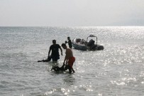 BALIK AVI - Denize Açılan Balıkçıların Teknesi Alabora Oldu Açıklaması 2 Kişi Kayıp