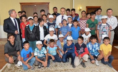 Karayazılı Çocuklar, Vali Ahmet Altıparmak'ı Ziyaret Etti