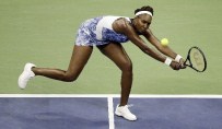 VENUS WILLIAMS - Serena Wıllıams, Ablasını Yenerek Yarı Finale Yükseldi