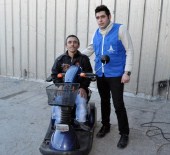 DENİZ FENERİ - Aracı Parçalanan Engelliye Deniz Feneri Destek Çıktı