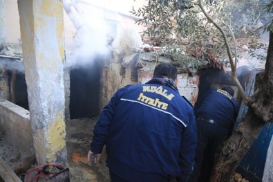 Milas'ta Bir Evin Deposunda Yangın Çıktı