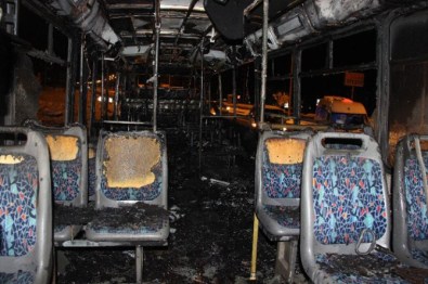 Teröristler Belediye Otobüsünü Yaktı