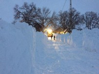 DURANKAYA - Hakkari'de Karla Mücadele Çalışması Sürüyor