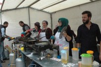 BODRUM KAYMAKAMI - Hamsi Yemek İçin Metrelerce Kuyruk Oluşturdular