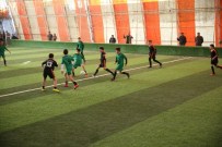 KUPA TÖRENİ - Mahalleler Arası Minikler Futbol Turnuvasında Finale Kalanlar Belli Oldu
