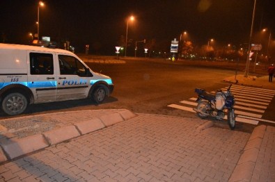 Motosiklet Otomobile Çarptı Açıklaması 1 Yaralı