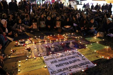 Paris'te Öldürülen 3 Kadın Anıldı
