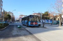 İLGİNÇ GÖRÜNTÜ - Yol Ortasında Tabut Görenler Şaşırdı