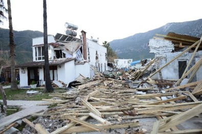 Adrasan'da Kaçak İşletmelere Yıkım