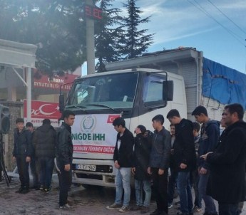 Çamardı'dan Türkmenlere 2 Tır Yardım Gitti