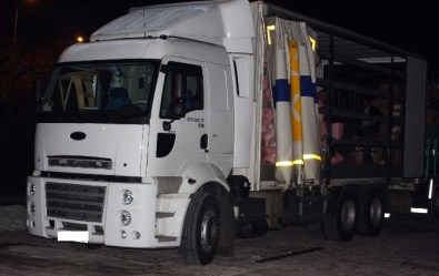Elazığ Polisinden Kargo Aracına Kaçak Sigara Baskını
