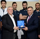 SALIH ÖZDEMIR - Hakkarili Futbolculardan ATSO'ya Teşekkür Ziyareti