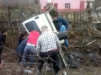 Kamyonet Şarampole Yuvarlandı Açıklaması 1 Yaralı