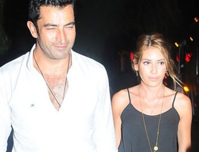 Kenan önünde diz çöktü