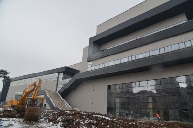 Kültür Ve Kongre Merkezi'nde Çalışmalar Sürüyor