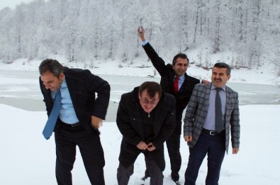 Müdürden Tabancalı Poz