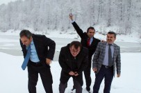 ÇANAKÇI KÖYÜ - Müdürden Tabancalı Poz