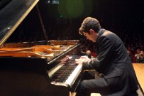 KADIR HAS ÜNIVERSITESI - Piyanist Utku Asan, Kartallılar'ı Kendine Hayran Bıraktı