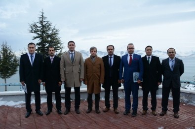 Vali Çınar, İdareciler Günü'nü Kutladı