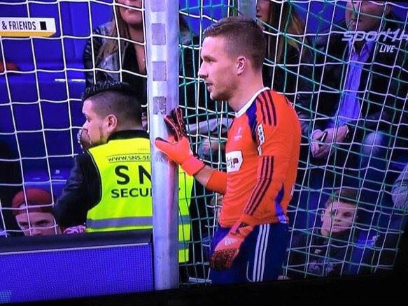 Podolski ortalığı karıştırdı