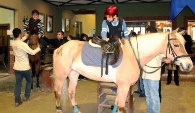 Engellerini 'AT'la Aşacaklar