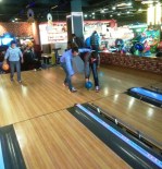 EĞLENCE MERKEZİ - Engellilerin Bowling Heyecanı