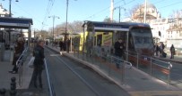 İSTANBUL EMNİYETİ - Tramvay Seferleri Durduruldu