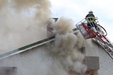 Ünye'de Çatı Yangını Korkuttu