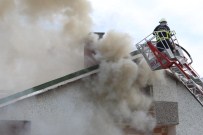 Ünye'de Çatı Yangını Korkuttu