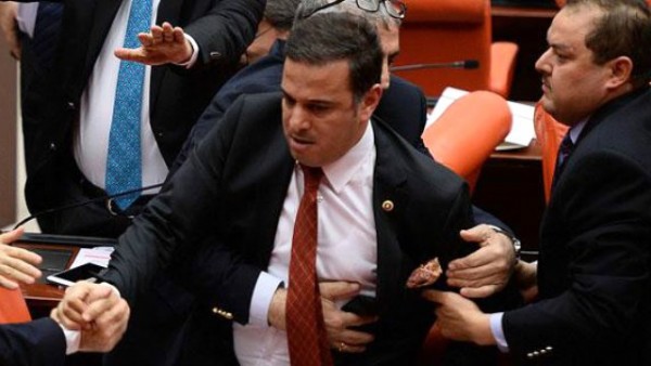 Meclis'te İstiklal Marşı kavgası!