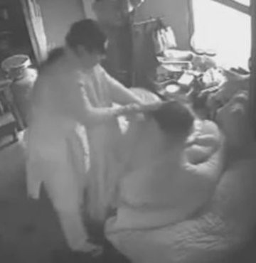 70 yaşındaki hasta kadını öldüresiye dövdü