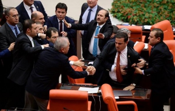 Meclis'te İstiklal Marşı kavgası!