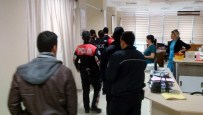 HASTA YAKINI - Ambulans Görevlileri İle Hasta Yakınları Arasında Kavga