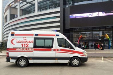 AVM'de Asma Tavan Çöktü!