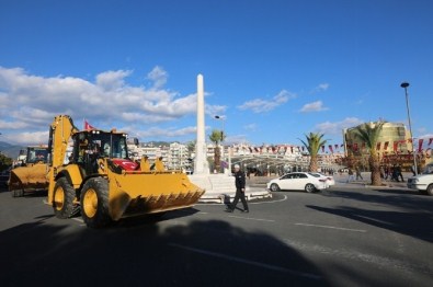 Efeler Belediyesi Yeni İş Makinelerini Görücüye Çıkardı