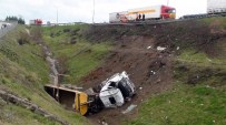 ORHANLı - Hafriyat Kamyonu Şarampole Böyle Uçtu