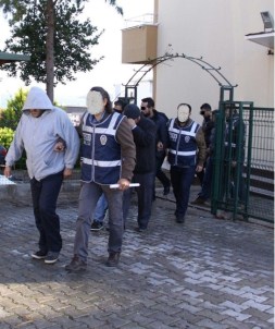 İzmir'de İnsan Kaçakçılarına Tutuklama