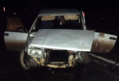 Kastamonu'da İki Otomobil Çarpıştı Açıklaması 5 Yaralı